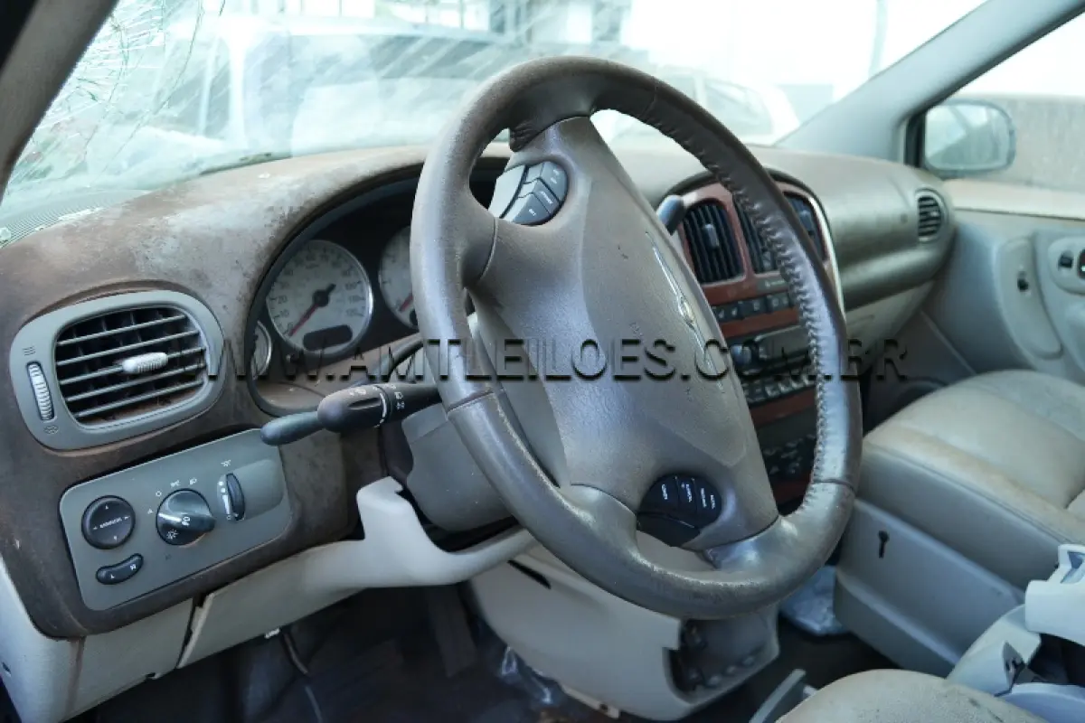 LOTE 008 - SUCATA - CHRYSLER / TOW AND COUNTRY, Placa: OBC774, UF: PARAGUAY, Ano: 2005/ Cor: Verde, Chassi: 2C8GP64L55R294296.