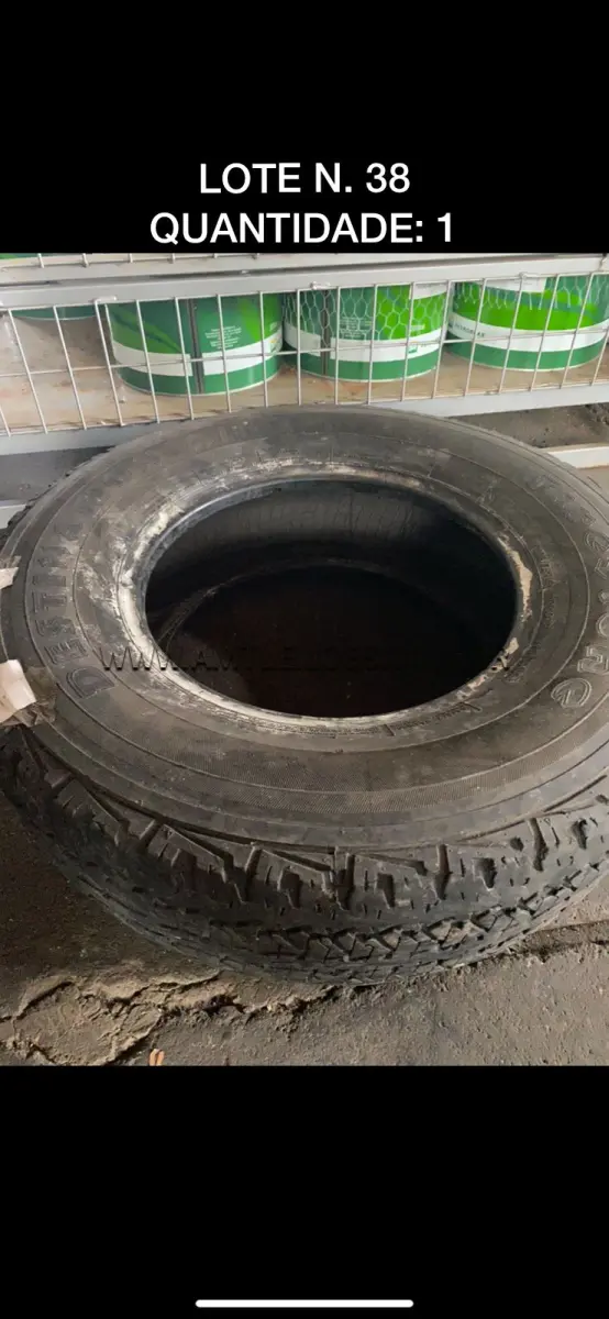 LOTE 038 - 01 PNEU 235/75 R15