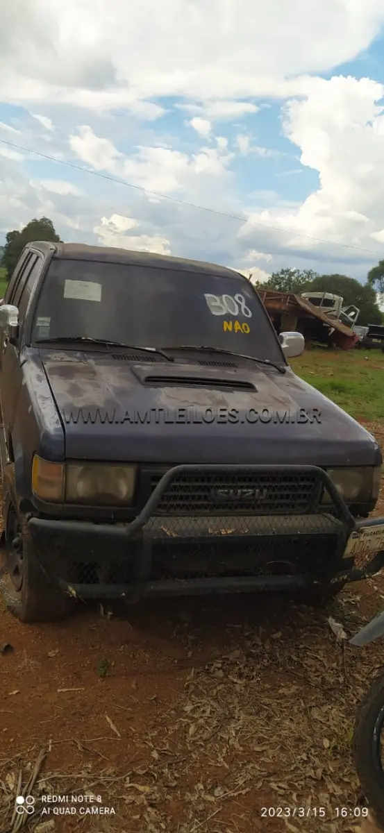 LOTE 003 - SUCATA: Espécie: AUTOMÓVEL, Caminhonete ISUZU/TROOPER , COM EMPLACAMENTO DO EXTERIOR PARAGUAI / Placa: ADG764/Cor: Azul.
