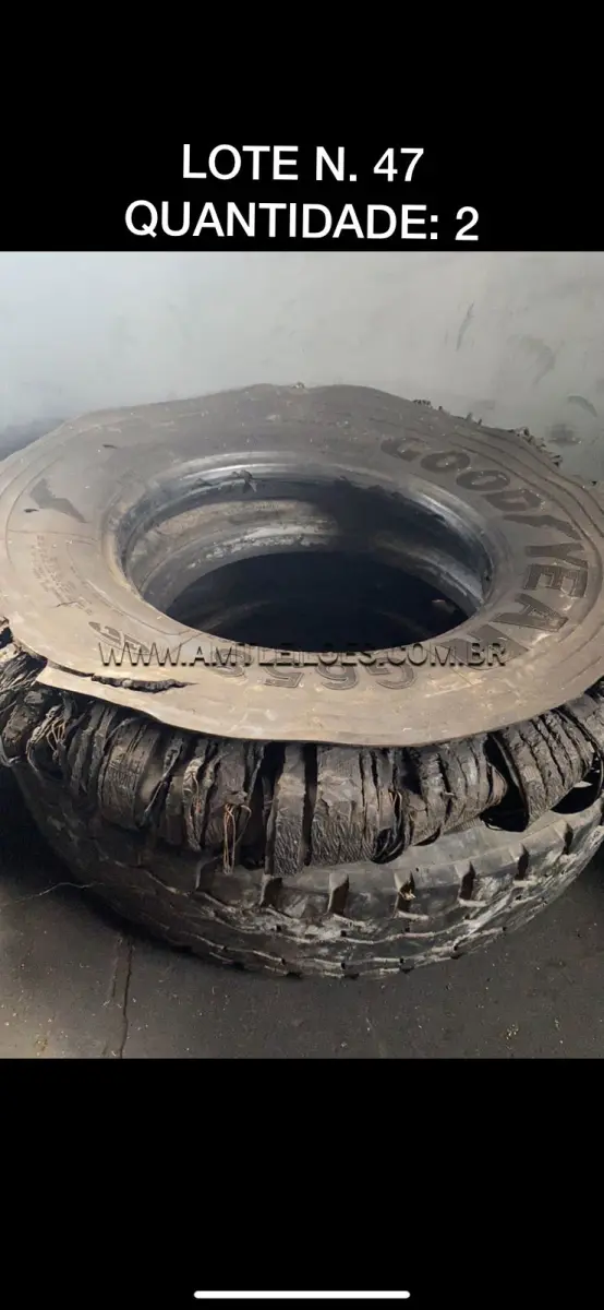 LOTE 047 - 02 PNEUS 295/80 R22,5