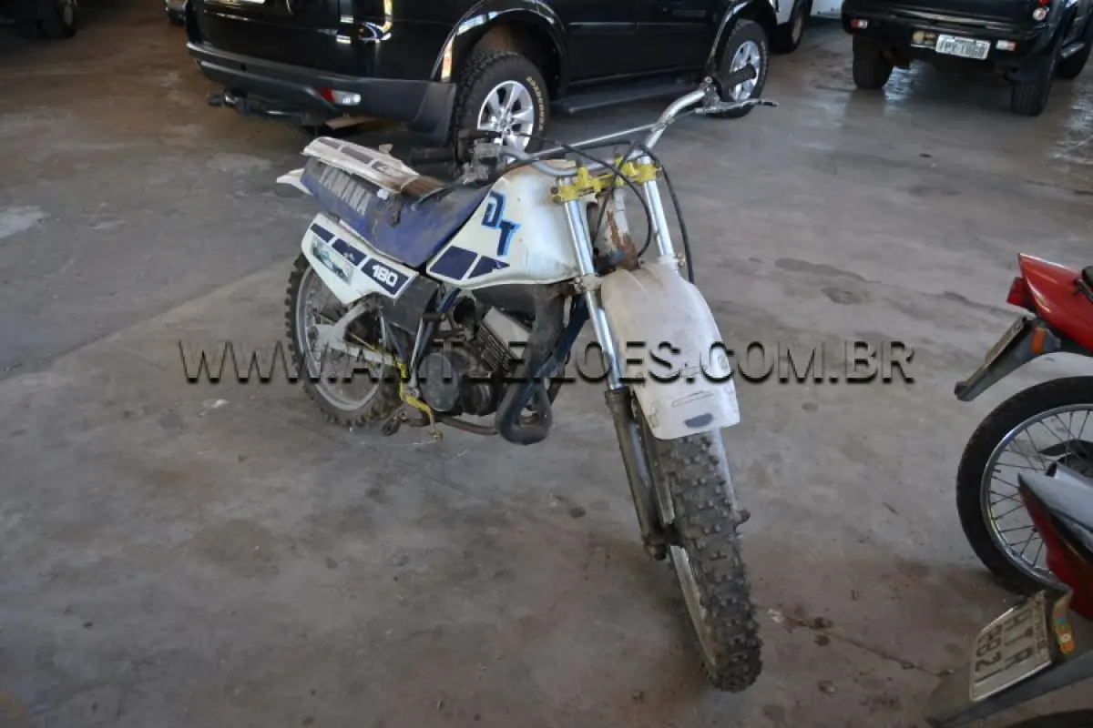 LOTE 017 - SUCATA - MOTOCICLETA; YAMAHA/DT 180 Z,  Placa: ICS6379, UF: RS; Ano: 1989; Cor: Branca, RENAVAM: 577120360;  Chassi: 9C62TW000K0020351;  Motor: 2TW020351.