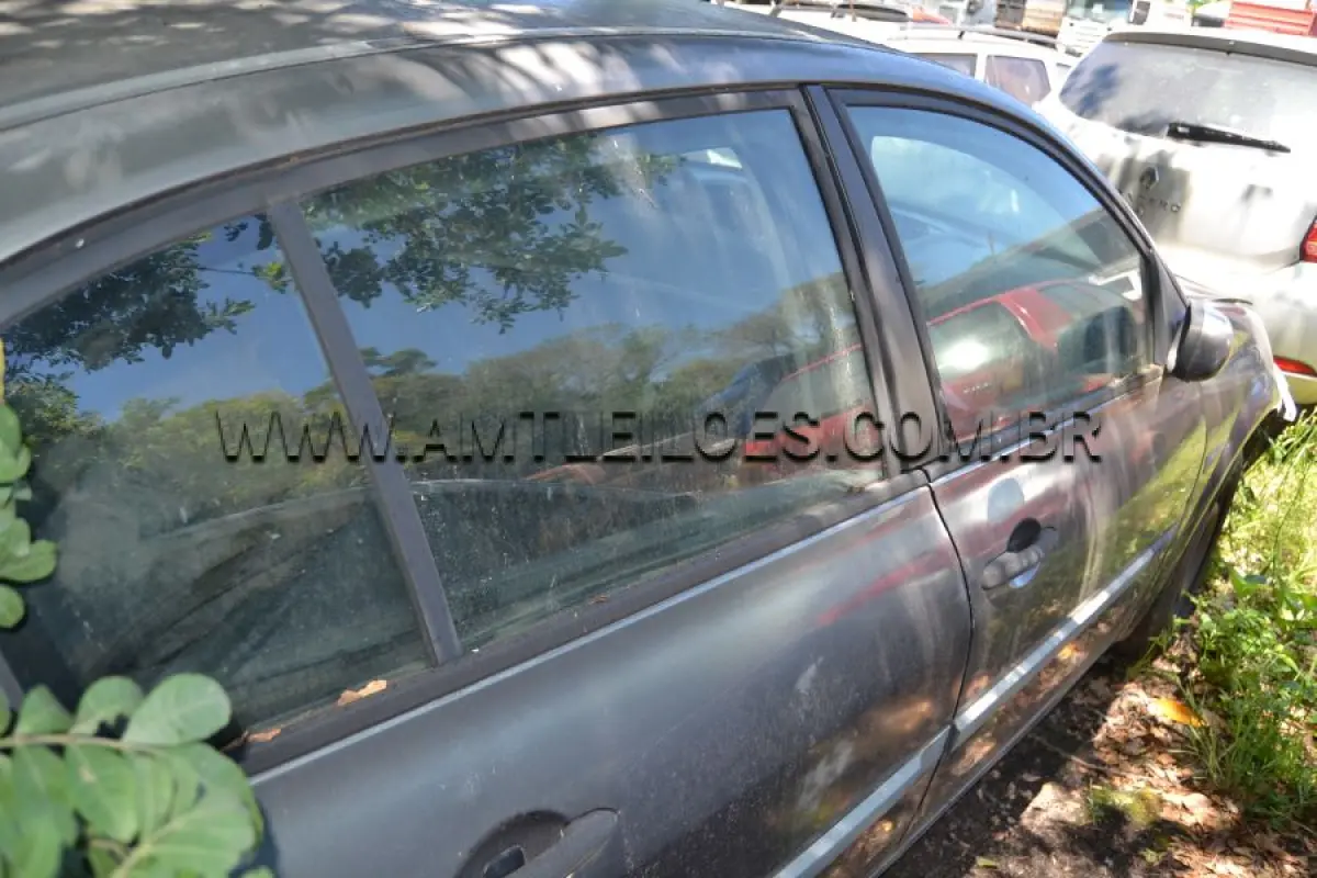 LOTE 010 - SUCATA - RENAULT MEGANE 1.5 / SEDAN 4 PORTAS, Placa: GKX 696, UF: PARAGUAY, Cor: Azul, Ano/Mod.: 2006/2007