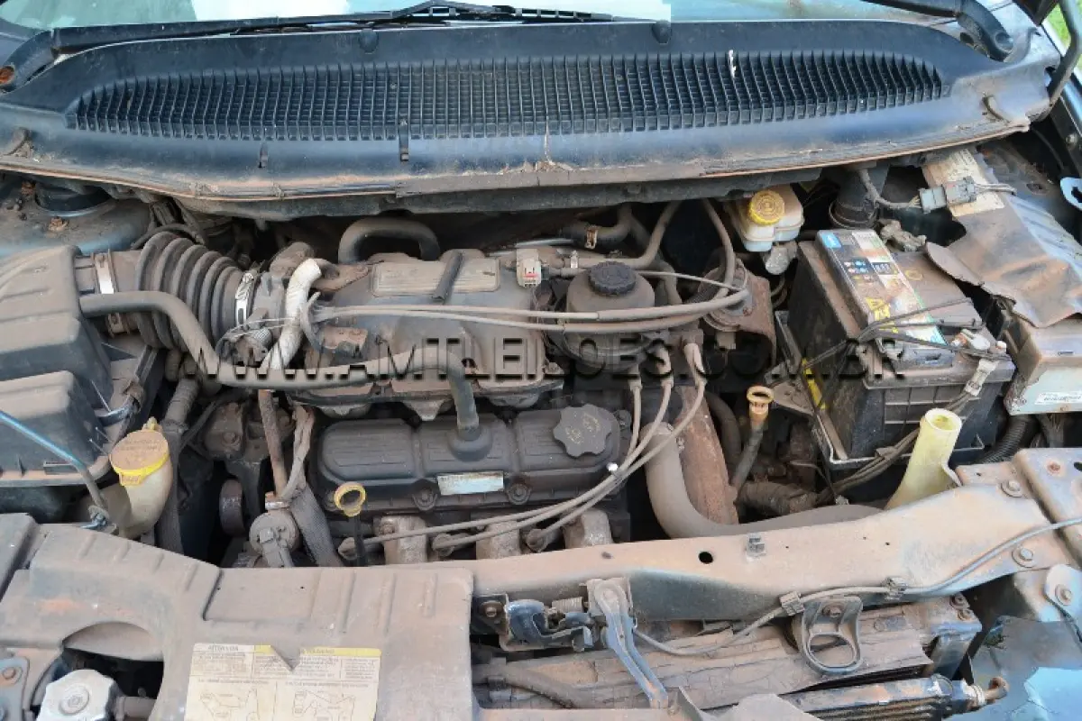 LOTE 008 - SUCATA - CHRYSLER / TOW AND COUNTRY, Placa: OBC774, UF: PARAGUAY, Ano: 2005/ Cor: Verde, Chassi: 2C8GP64L55R294296.