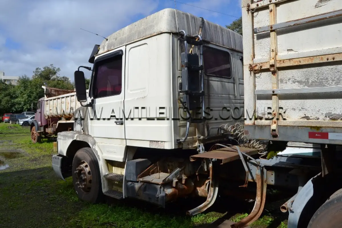 LOTE 004 - CAMINHÃO TRATOR, Marca/Modelo; SCANIA/T113 H 4X2 360, Placa: LXB1866, UF: MS; Ano/Mod: 1995; Cor: Branca, RENAVAM: 636482928; Chassi: 9BSTH4X2ZS2215032; Motor: 3172690.
