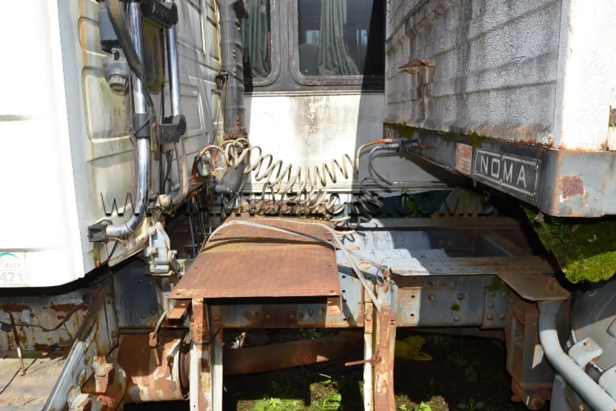 LOTE 004 - CAMINHÃO TRATOR, Marca/Modelo; SCANIA/T113 H 4X2 360, Placa: LXB1866, UF: MS; Ano/Mod: 1995; Cor: Branca, RENAVAM: 636482928; Chassi: 9BSTH4X2ZS2215032; Motor: 3172690.