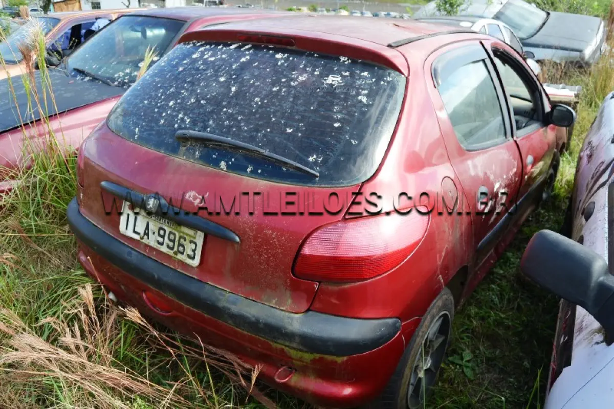 LOTE 001 - SUCATA - PEUGEOT/206 SOLEIL, Placa: ILA9963, UF: RS; Ano/Mod: 2002; Cor: Vermelha, Chassi: 8AD2A7LZ93W018672; Motor: 10TR01Q0045762.
