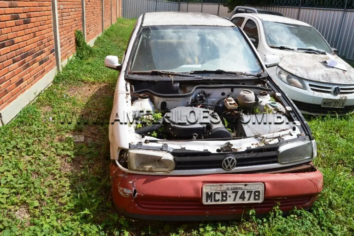 LOTE 017 - SUCATA: Espécie: PASSAGEIRO / Marca: VW / Modelo: GOL SPECIAL / Placa: MCB7478 / Ano fabricação: 2001 / Ano modelo: 2001 / Cor: BRANCA / Chassi: 9BWCA05Y32T034854 / Motor: AFZ680713 / Renavam: 768914680