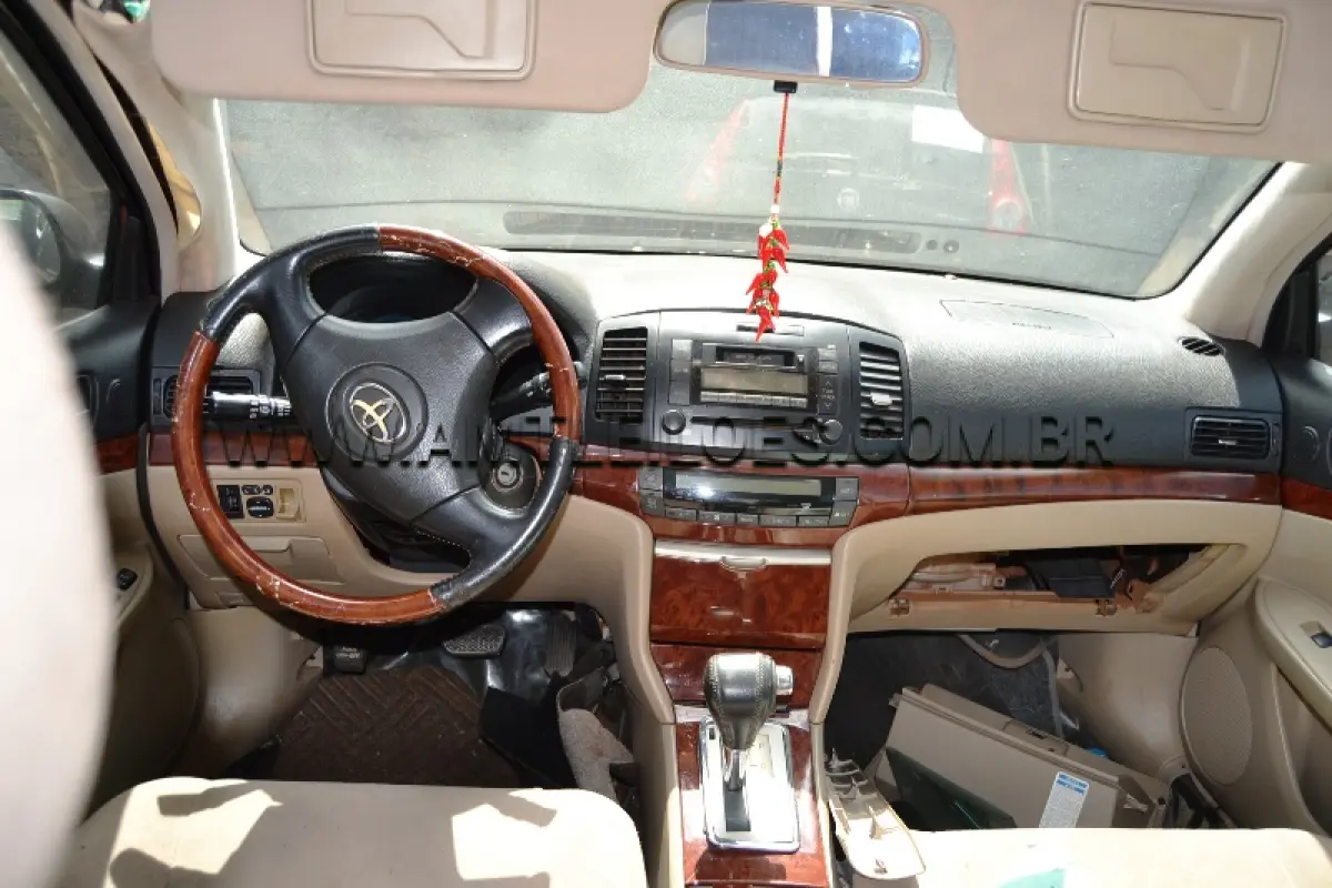 LOTE 022 - SUCATA: Espécie: AUTOMÓVEL: TOYOTA/COROLLA, modelo Premio X, possivelmente ano/modelo 2004/2004, cor preta, placa paraguaia CBJ513, Chassi: ZZT240-0049689, Nº do Motor: 1ZZ-A054162.