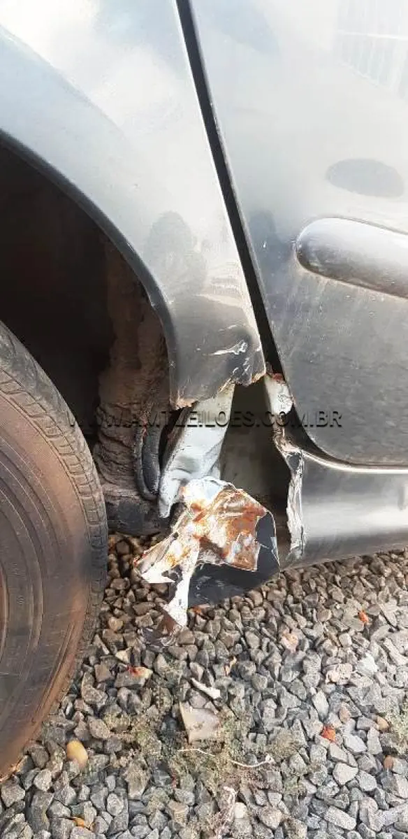 LOTE 013 - Espécie: PASSAGEIRO / Marca: PEUGEOT / Modelo: 206 10 SENSAT / Placa: IMR1I33 / Ano fabricação: 2005 / Ano modelo: 2005 / Cor: CINZA / Chassi: 9362A7LZ96B011799 / Motor: 10TR01Q091815 / Renavam: 864423004