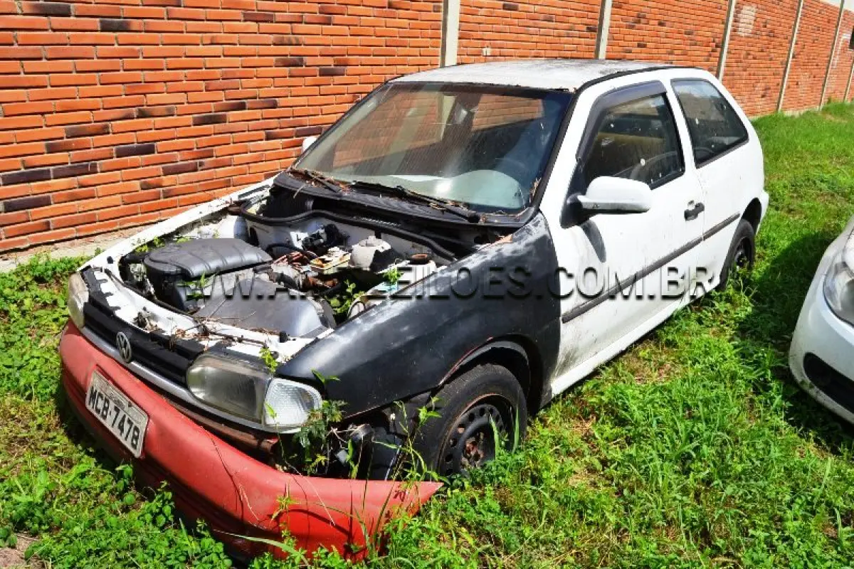 LOTE 017 - SUCATA: Espécie: PASSAGEIRO / Marca: VW / Modelo: GOL SPECIAL / Placa: MCB7478 / Ano fabricação: 2001 / Ano modelo: 2001 / Cor: BRANCA / Chassi: 9BWCA05Y32T034854 / Motor: AFZ680713 / Renavam: 768914680
