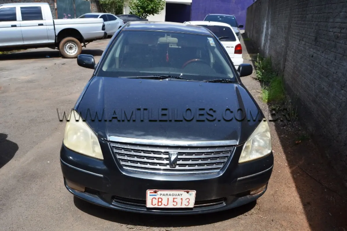 LOTE 022 - SUCATA: Espécie: AUTOMÓVEL: TOYOTA/COROLLA, modelo Premio X, possivelmente ano/modelo 2004/2004, cor preta, placa paraguaia CBJ513, Chassi: ZZT240-0049689, Nº do Motor: 1ZZ-A054162.