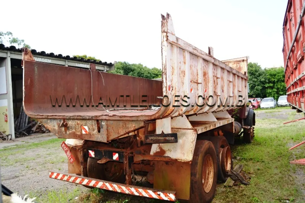 LOTE 015 - Espécie: CAMINHAO / Marca: M.BENZ / Modelo: L 1313 / Placa: BXF8019 / Ano fabricação: 1980 / Ano modelo: 1980 / Cor: VERMELHA / Chassi: 34500312525994 / Motor: 34499110649955 / Renavam: 389697087