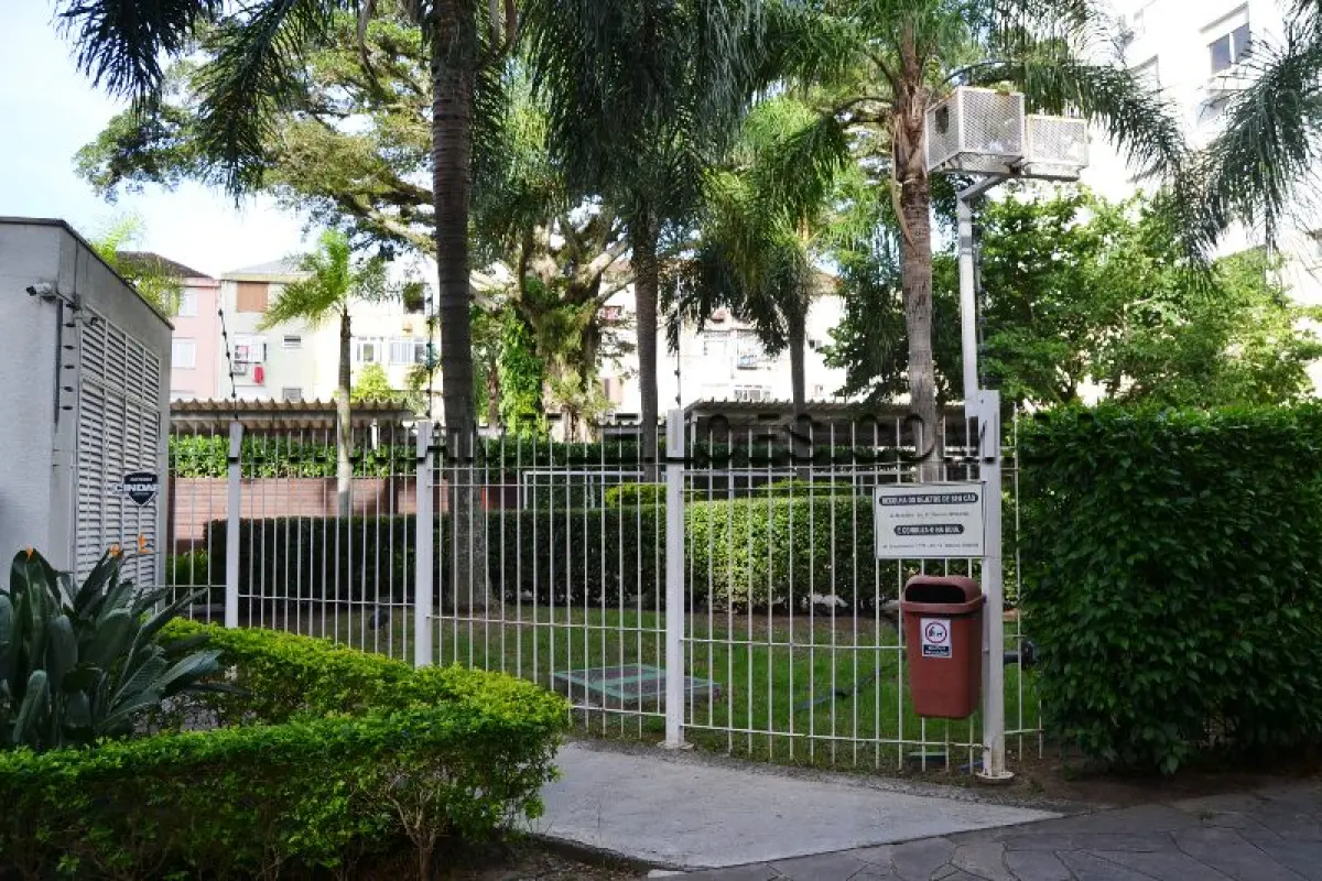 LOTE 002 - Um Apartamento Urbano, com área de 83,85m², na Rua Mauro Guedes de Oliveira, nº 131, Ap 1202 Torre A, Box 143 e 144, ambos com 10,58m², bairro Jardim Lindóia, Condomínio Punto Riserva, Lindóia, Porto Alegre/RS,  CRI 4ª Zona sob matrícula 158.297, 158.487 e 158.488.