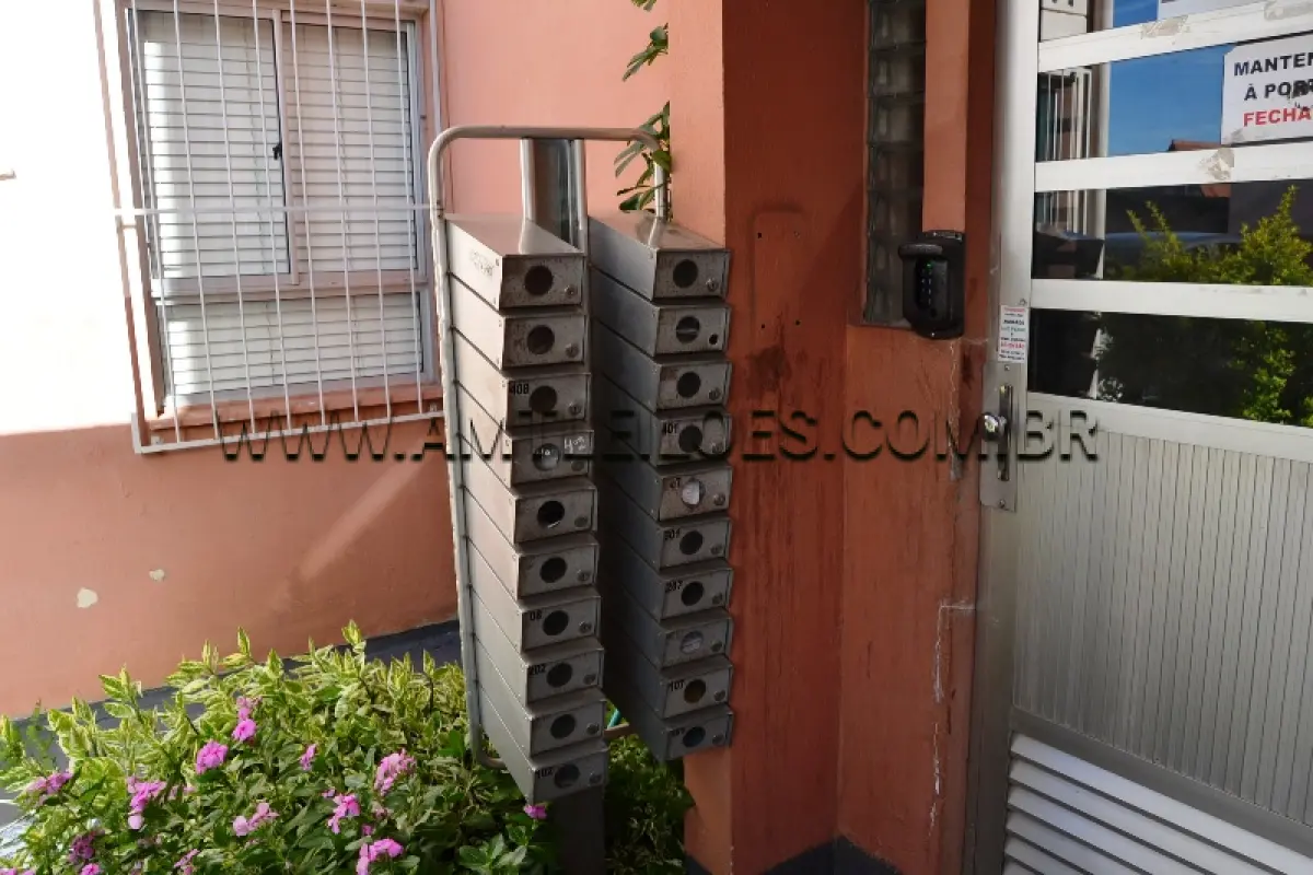 LOTE 001 - Um apartamento urbano, com área de 42,19m², na Rua Jose Barcelos Garcia, nº 100, apto 307, Bloco C, bairro Rubem Berta, Porto Alegre/RS. CRI da 6° zona - Matrícula 36.399