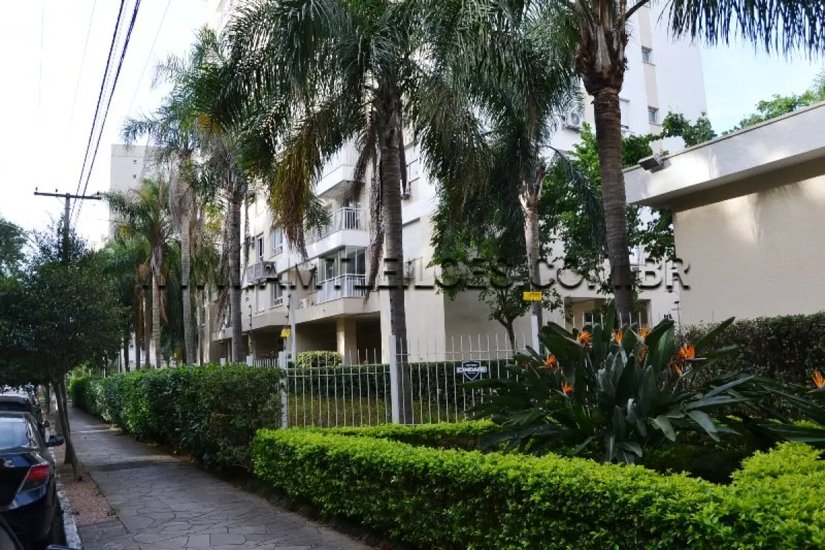 LOTE 002 - Um Apartamento Urbano, com área de 83,85m², na Rua Mauro Guedes de Oliveira, nº 131, Ap 1202 Torre A, Box 143 e 144, ambos com 10,58m², bairro Jardim Lindóia, Condomínio Punto Riserva, Lindóia, Porto Alegre/RS,  CRI 4ª Zona sob matrícula 158.297, 158.487 e 158.488.