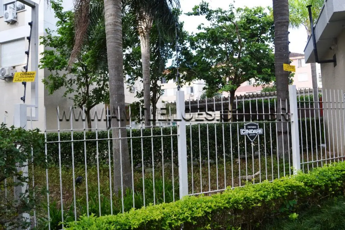 LOTE 002 - Um Apartamento Urbano, com área de 83,85m², na Rua Mauro Guedes de Oliveira, nº 131, Ap 1202 Torre A, Box 143 e 144, ambos com 10,58m², bairro Jardim Lindóia, Condomínio Punto Riserva, Lindóia, Porto Alegre/RS,  CRI 4ª Zona sob matrícula 158.297, 158.487 e 158.488.