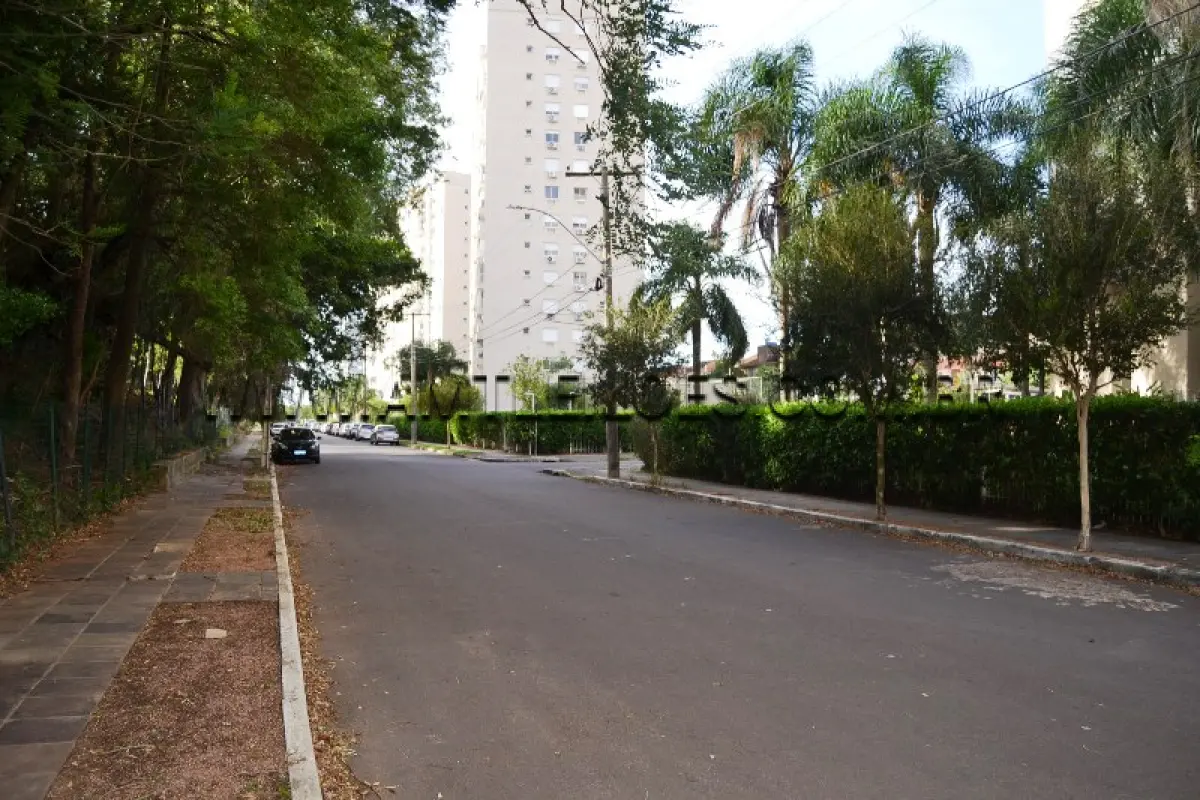 LOTE 002 - Um Apartamento Urbano, com área de 83,85m², na Rua Mauro Guedes de Oliveira, nº 131, Ap 1202 Torre A, Box 143 e 144, ambos com 10,58m², bairro Jardim Lindóia, Condomínio Punto Riserva, Lindóia, Porto Alegre/RS,  CRI 4ª Zona sob matrícula 158.297, 158.487 e 158.488.