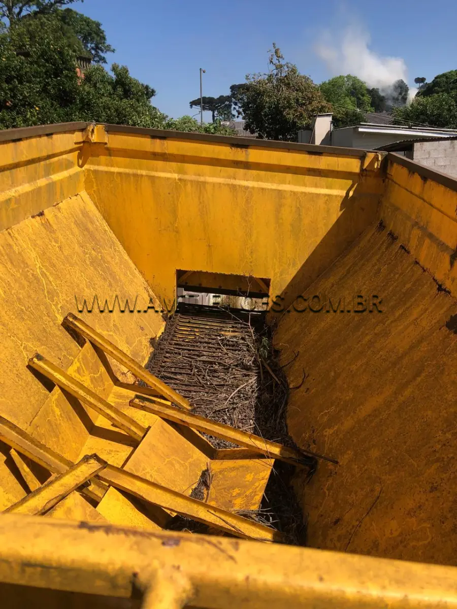 LOTE 006 - 01 DISTRIBUIDOR DE ADUBO ORGÂNICO SÓLIDO