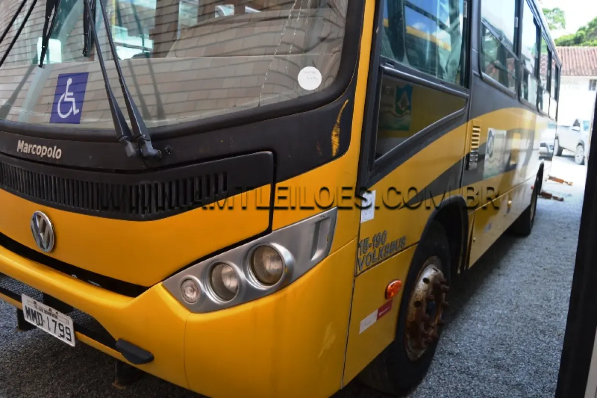 LOTE 003 - MARCA/MODELO: ÔNIBUS ESCOLAR VW/ 15.190 - Ano /modelo: 2011/2012