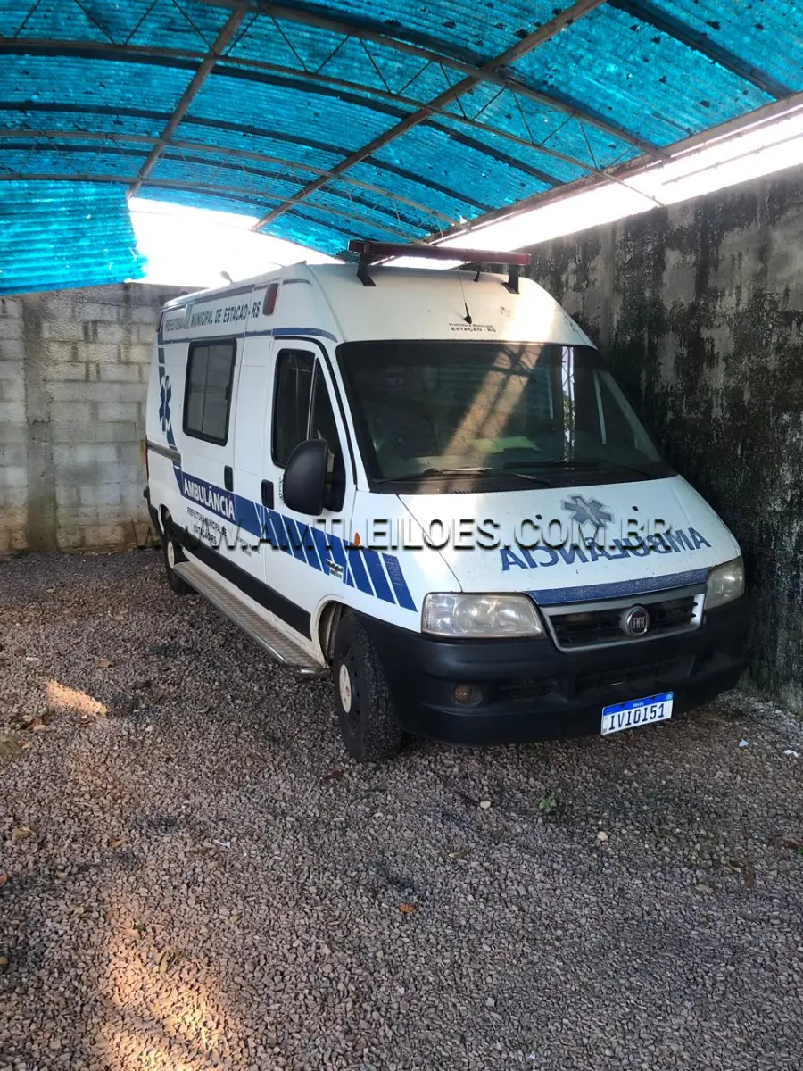 LOTE 010 - MARCA/MODELO: FIAT/DUCATO MC TCA AMBULÂNCIA Placa: IVI0I51, Ano/Modelo: 2014, Combustível: Diesel