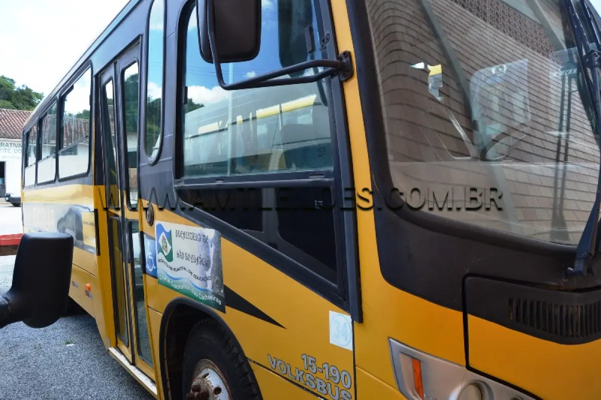 LOTE 002 - MARCA/MODELO: ÔNIBUS ESCOLAR VW/ 15.190 - Ano/modelo:  2011/2012