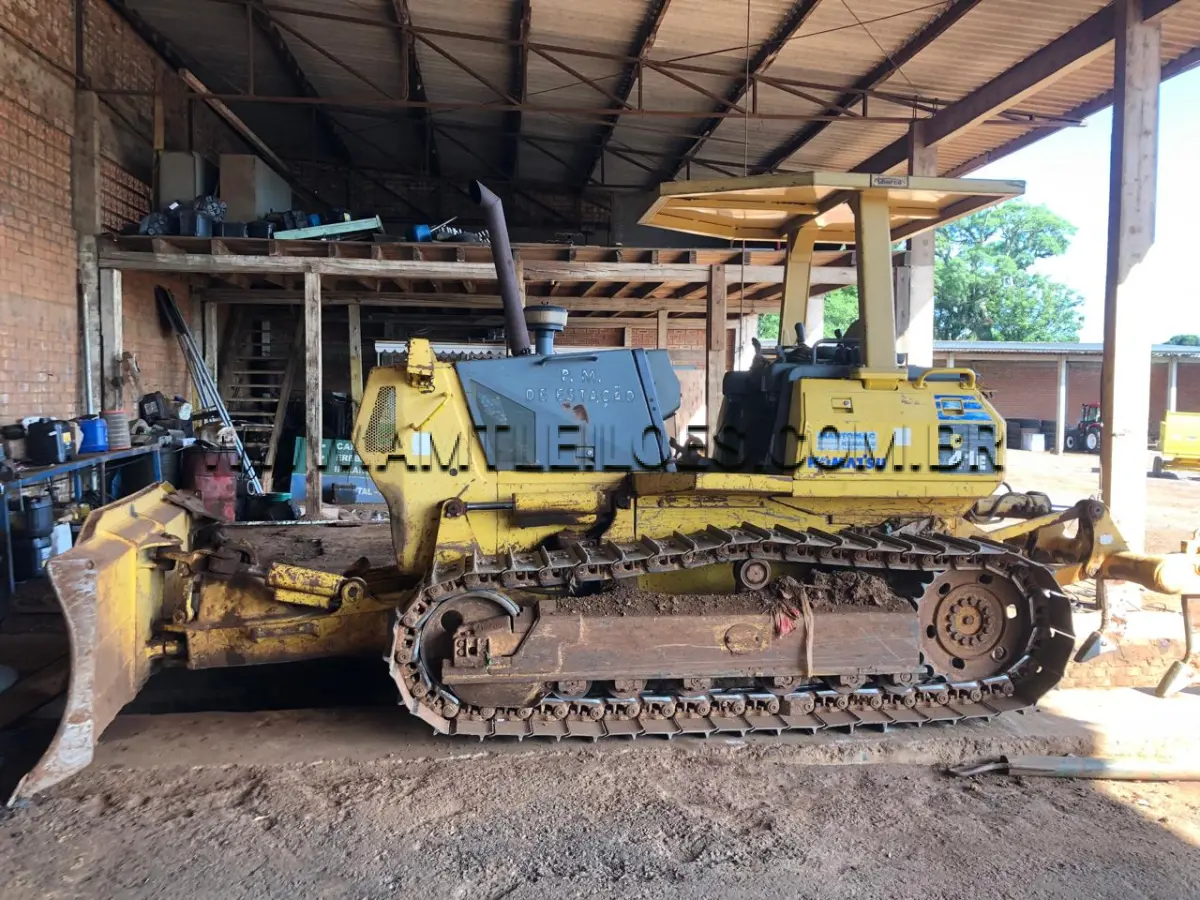 LOTE 011 - TRATOR DE ESTEIRAS, Marca Komatsu, Modelo D41E-6, ano 2002