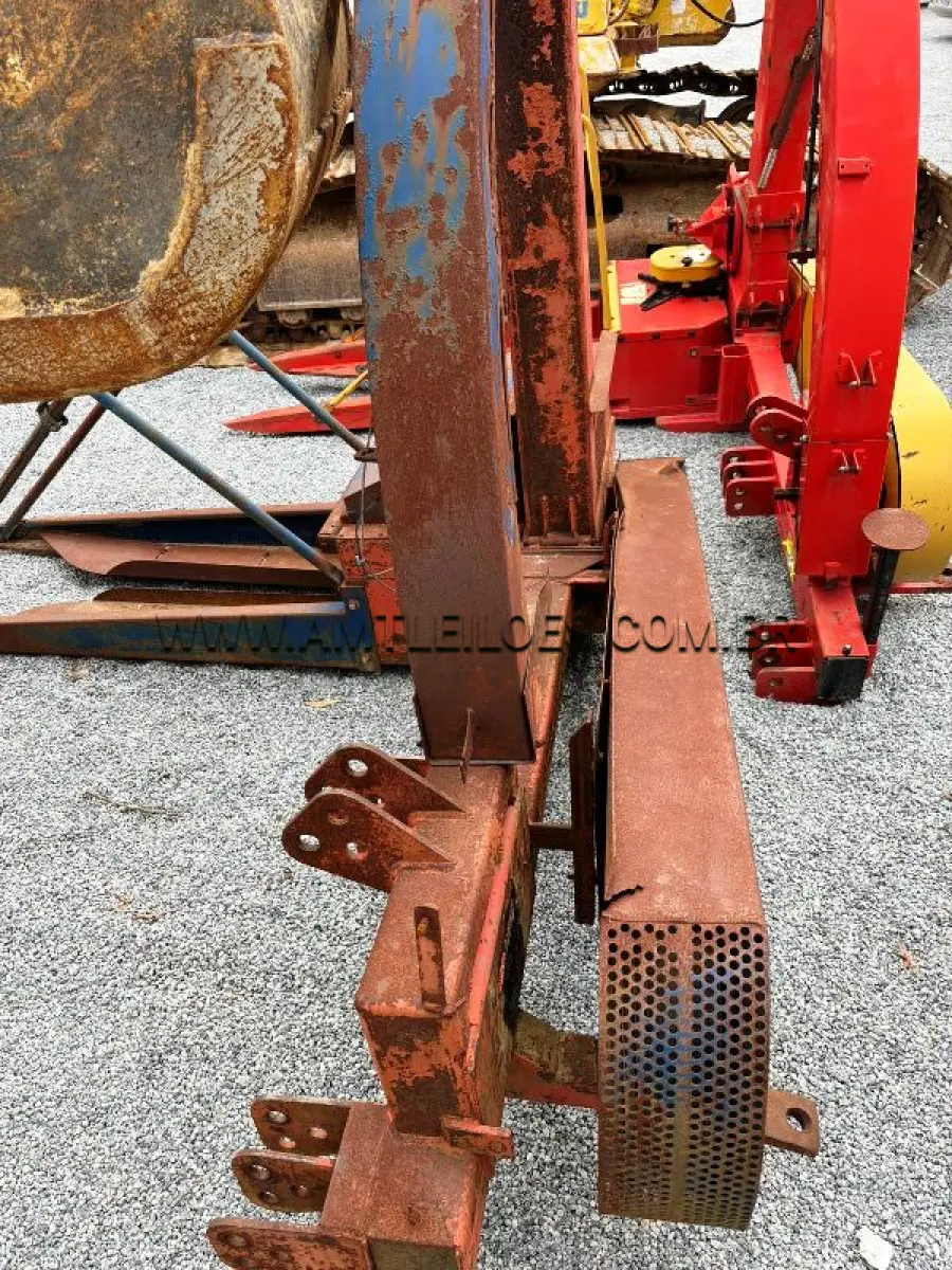 LOTE 017 - MARCA/MODELO: ENSILADEIRA COLHEDEIRA DE FORRAGEM COM 04 ROLOS,	 POTENCIA MÍNIMA PARA ACIONAMENTO MINIMO TDP 55CV