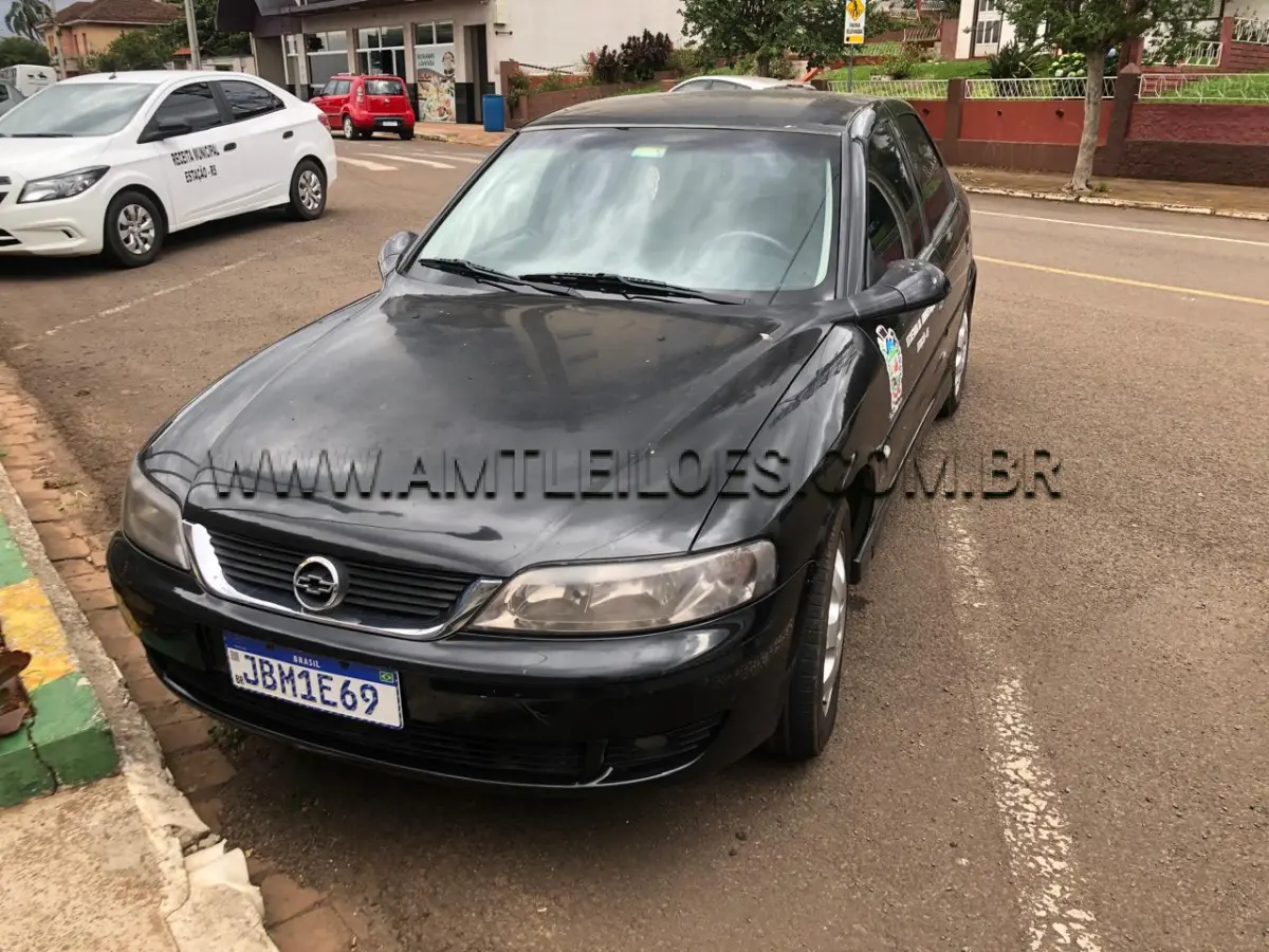 LOTE 008 - MARCA/MODELO: GM / VECTRA ELEGANCE, Placa: JBM1E69, Ano/Modelo: 2005