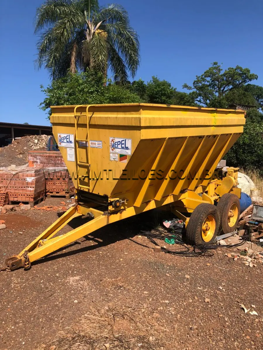 LOTE 006 - 01 DISTRIBUIDOR DE ADUBO ORGÂNICO SÓLIDO