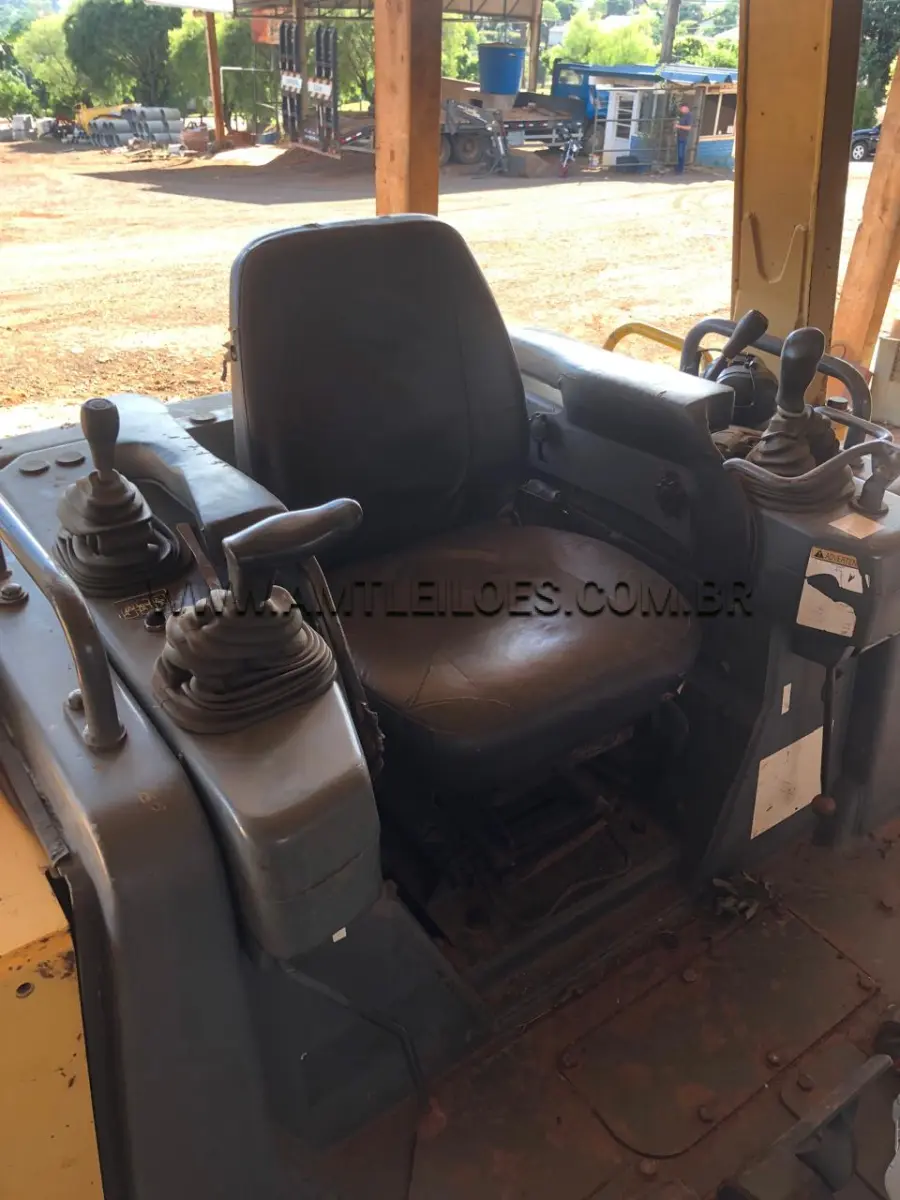 LOTE 011 - TRATOR DE ESTEIRAS, Marca Komatsu, Modelo D41E-6, ano 2002