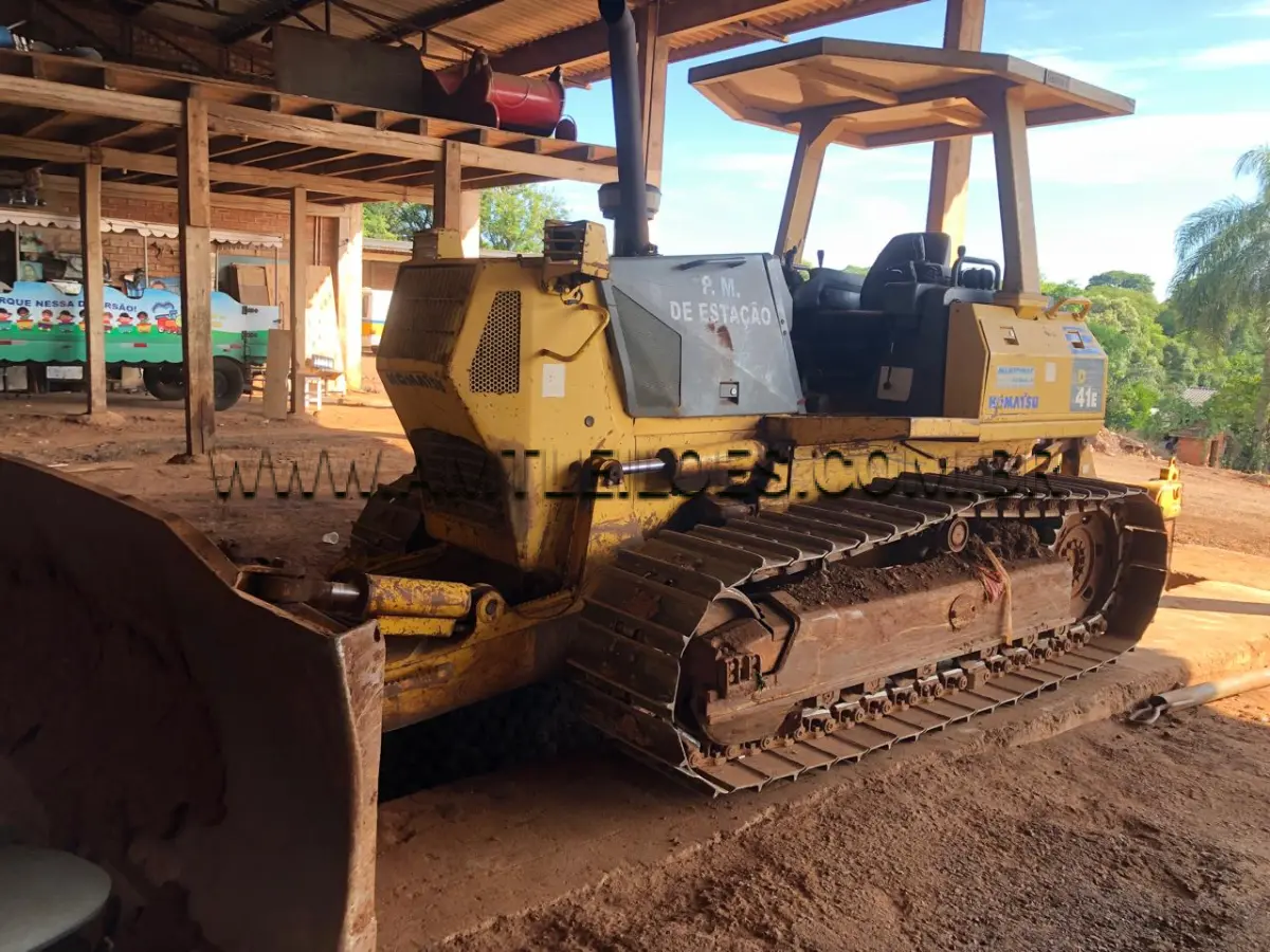 LOTE 011 - TRATOR DE ESTEIRAS, Marca Komatsu, Modelo D41E-6, ano 2002