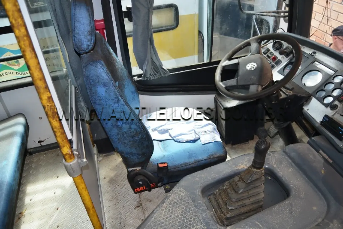 LOTE 003 - MARCA/MODELO: ÔNIBUS ESCOLAR VW/ 15.190 - Ano /modelo: 2011/2012