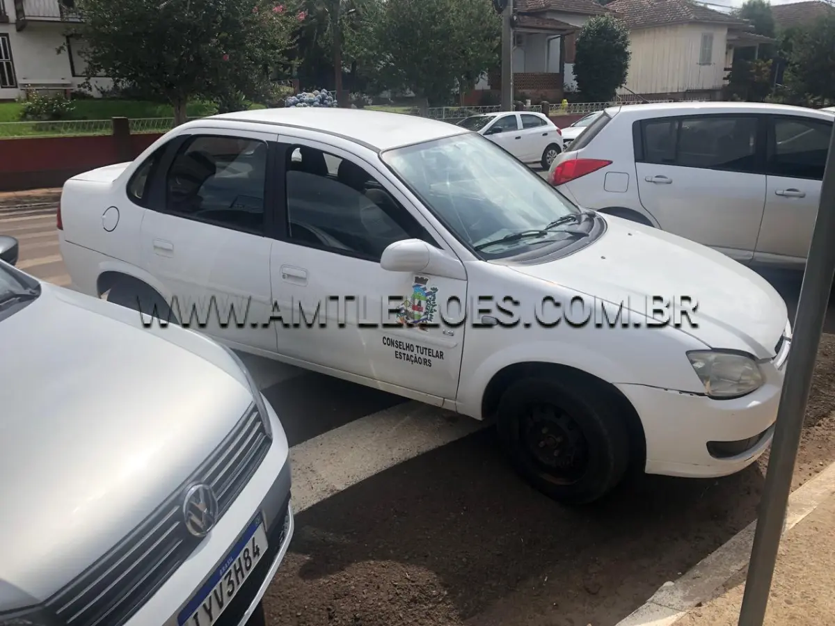 LOTE 009 - MARCA/MODELO: CHEVROLET/CLASSIC LS Placa: ISK1983, Ano/modelo: 2011/2012