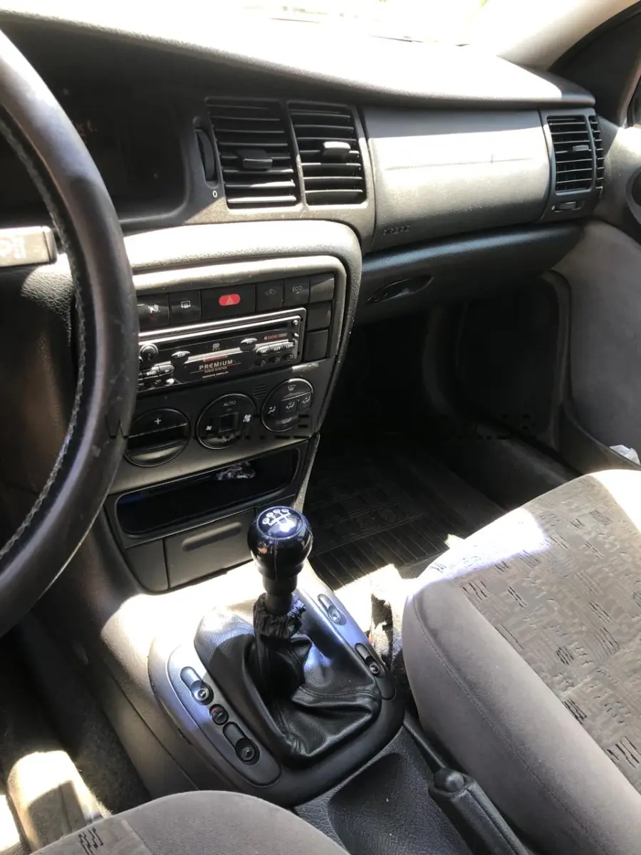 LOTE 008 - MARCA/MODELO: GM / VECTRA ELEGANCE, Placa: JBM1E69, Ano/Modelo: 2005