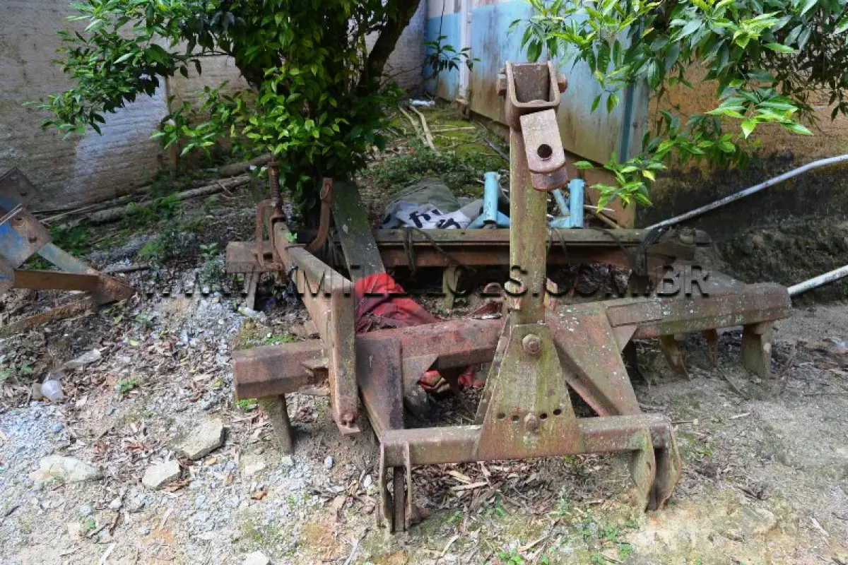 LOTE 020 - SUCATA : Grade 24 discos de 20”)