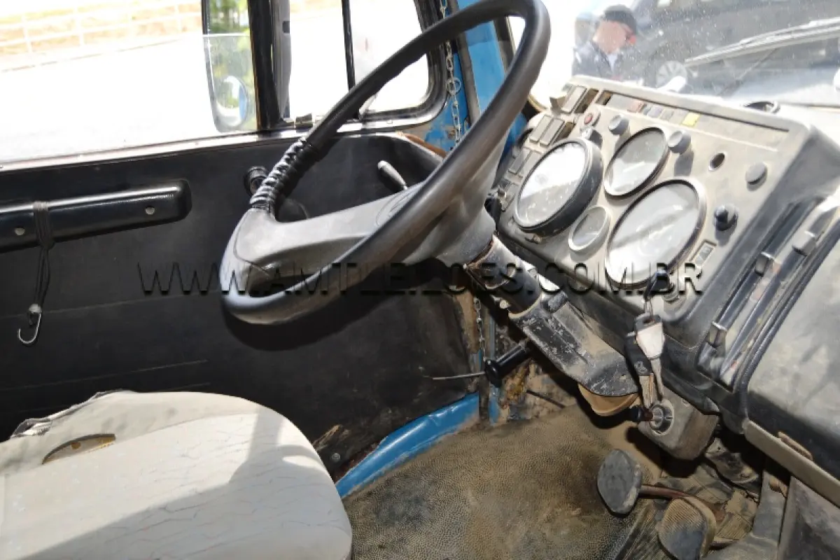 LOTE 022 - MARCA/MODELO: CAMINHÃO BASCULANTE MERCEDES  BENZ / 1113 - ANO / MODELO: 1984