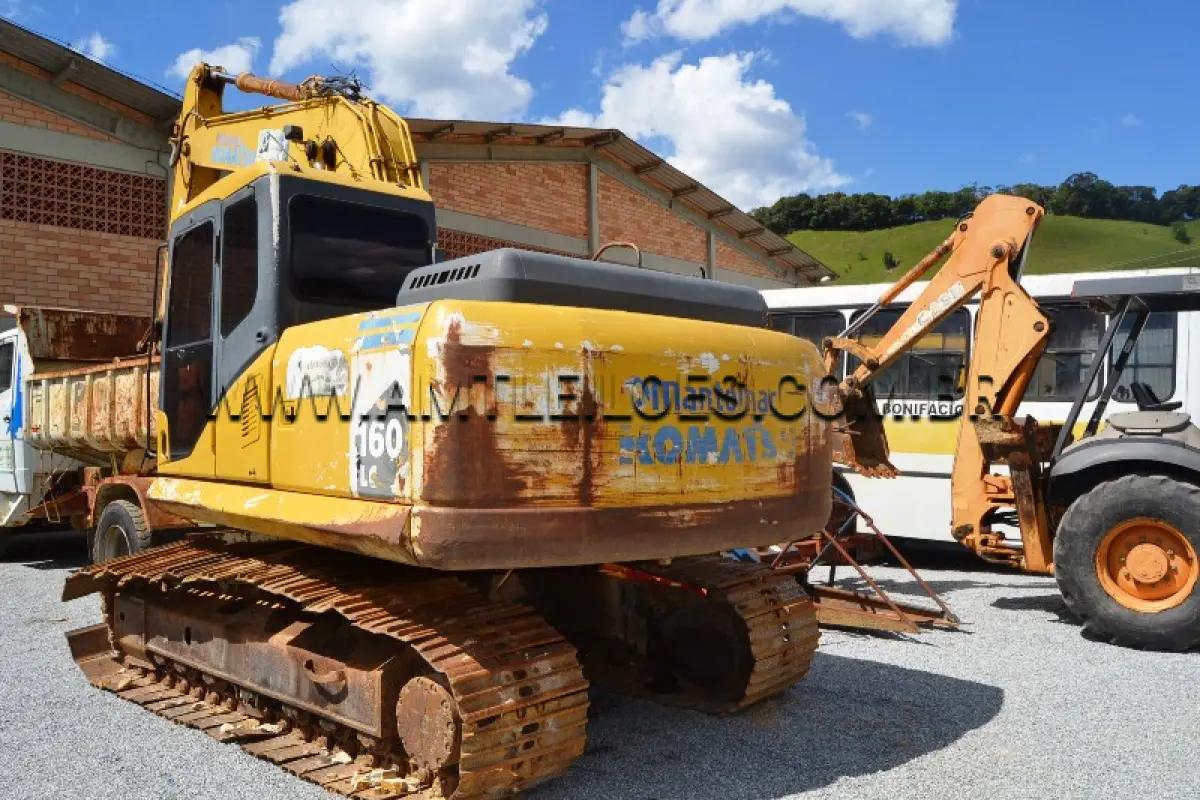 LOTE 008 - MARCA/MODELO: ESCAVADEIRA / KOMATSU - Ano: 2010