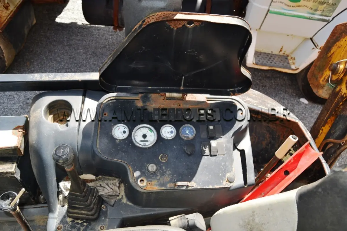 LOTE 010 - MARCA/MODELO: RETROESCAVADEIRA / JCB