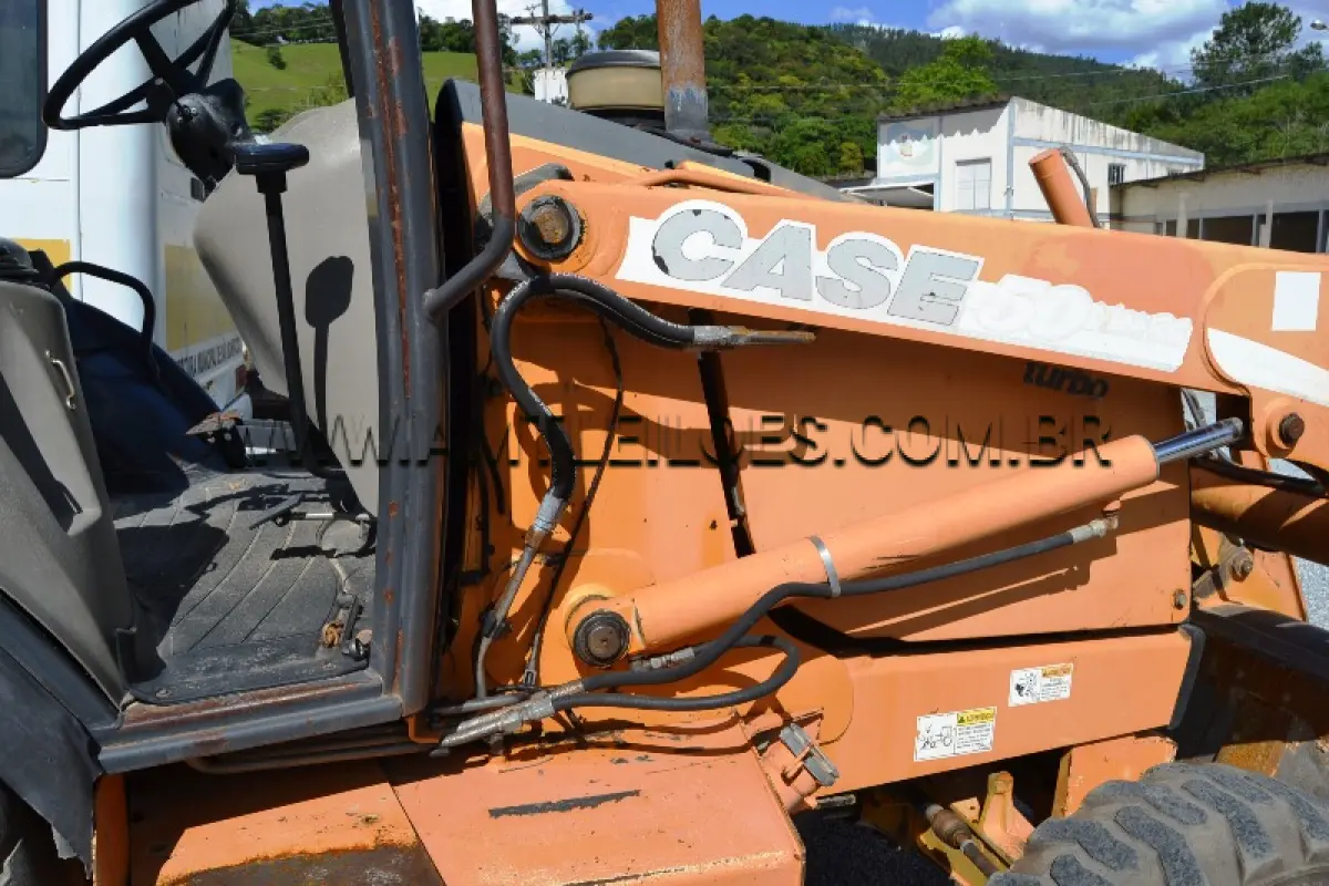 LOTE 021 - MARCA/MODELO: RETROESCAVADEIRA/ CASE - ANO/MODELO: 2007