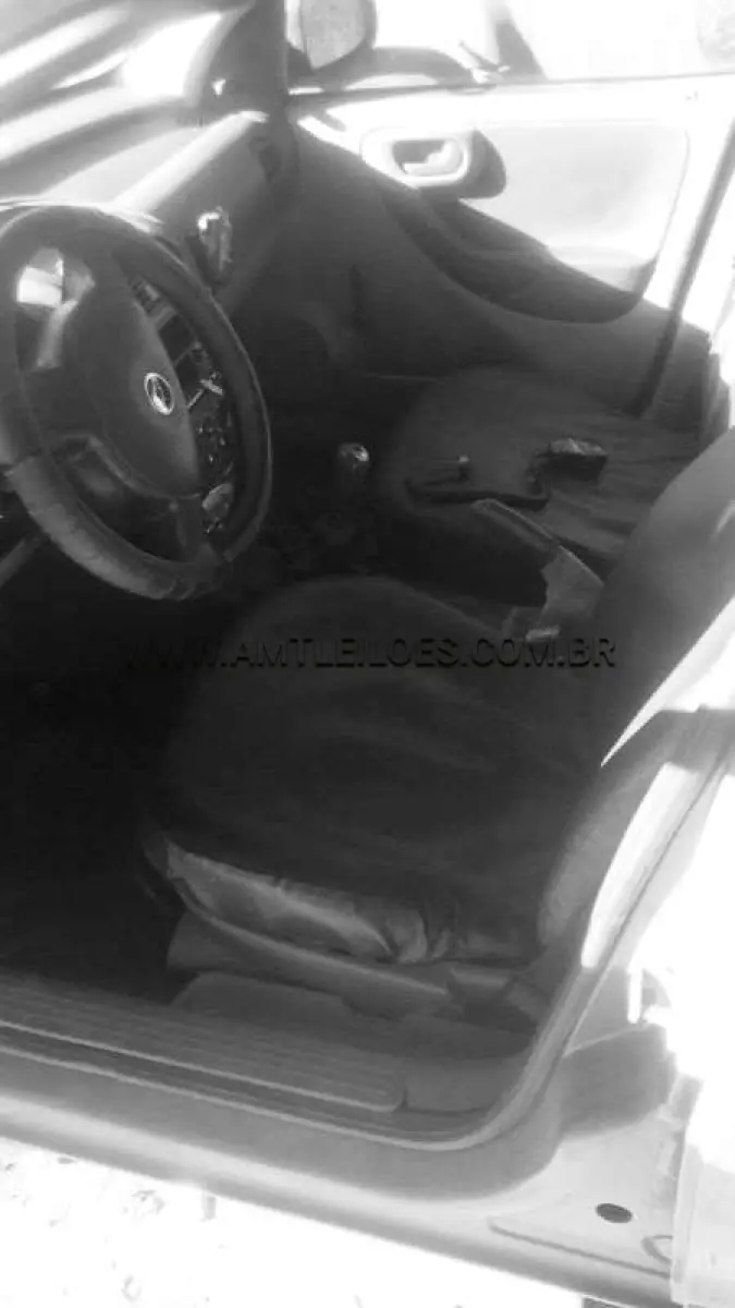 LOTE 164 - GM/CORSA SEDAN, ANO/MODELO: 2003/2004