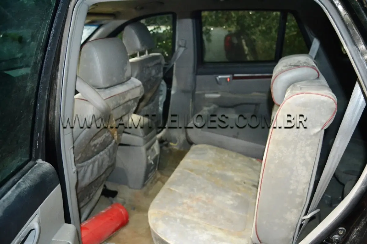 LOTE 016. - Marca: I / Modelo:  HYUNDAI SANTA FE V6  / Placa: EBR2F74 , Ano/Modelo: 2007, blindado, atingido pela enchente.