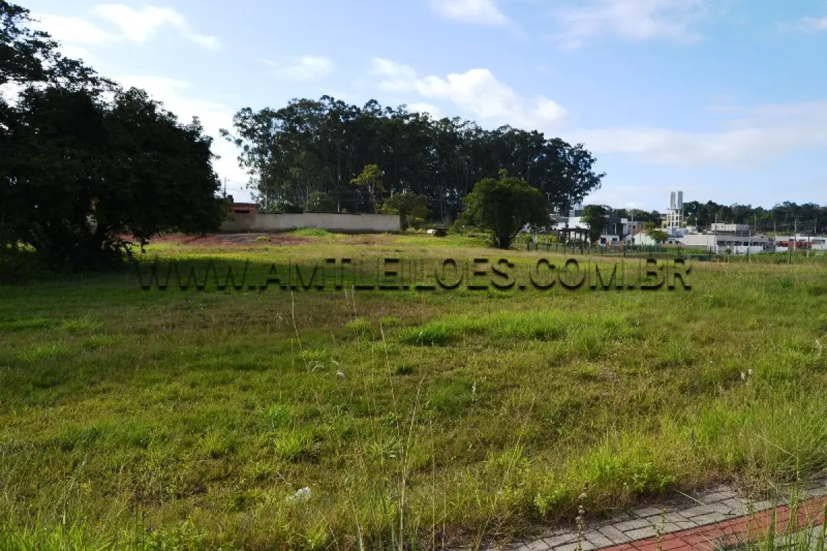 LOTE 011 - TERRENO com Área Superficial 3.165,30 m², Matrícula Nº 172.747 Rua Fernando Bohrer Brandão - Lot. Lumi, Bairro Centro.