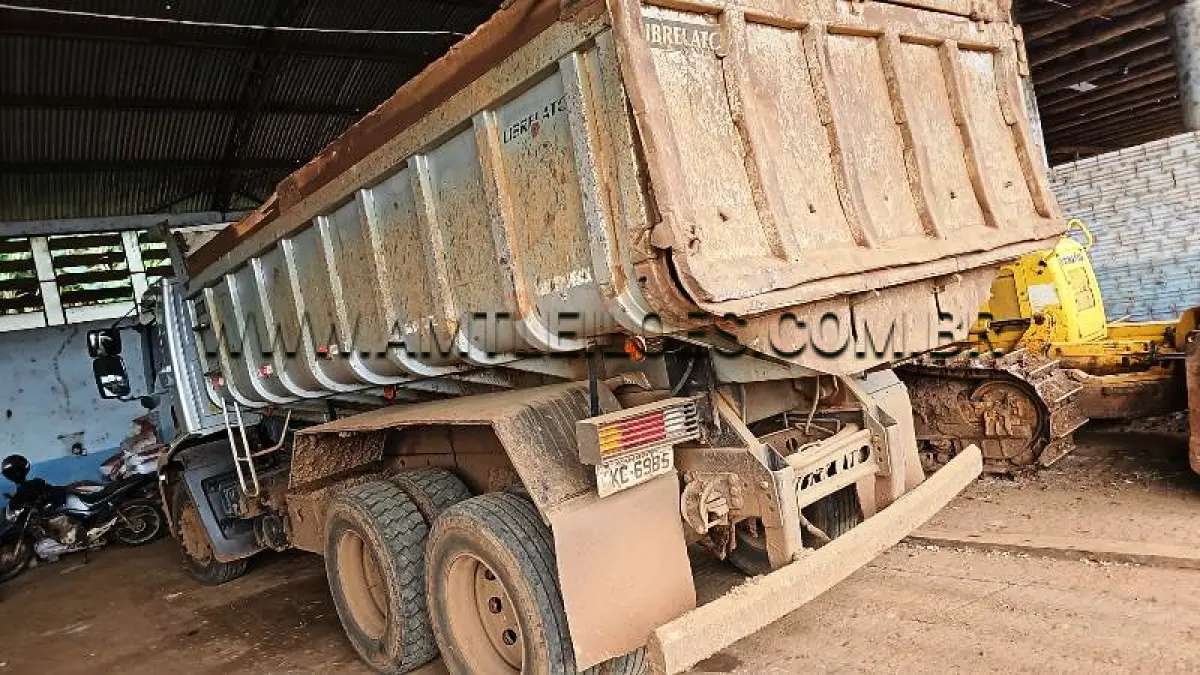 LOTE 014 - MARCA/MODELO: FORD/ CARGO 2423,  PLACA: MKC6985, COR: PRATA, ANO FABRICAÇÃO 2012, ANO MODELO: 2013, CHASSI: 9BFYEAKD8DBS16057, RENAVAM:  00486512843