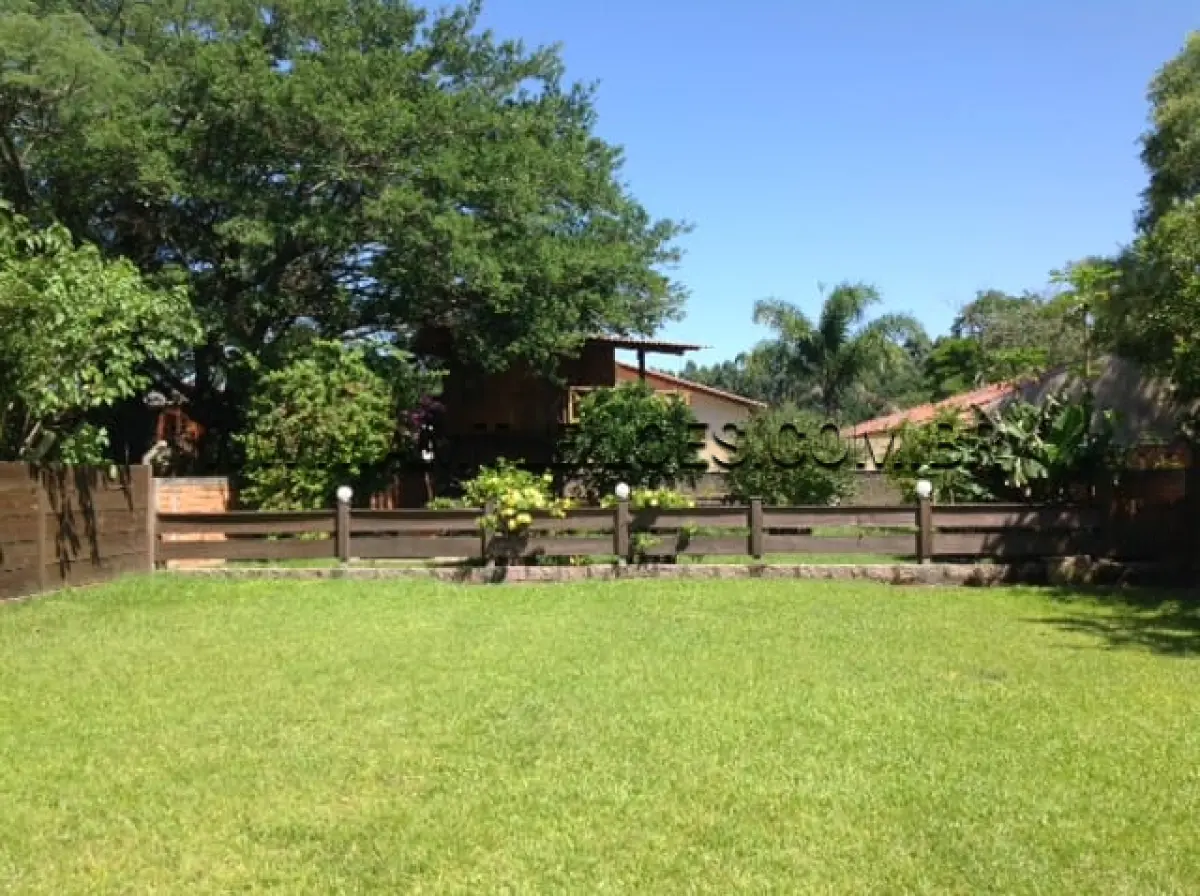 LOTE 001 - Casa residencial com 293m² situada no Loteamento Santa Mônica, nº 375 em um terreno de 1.500m²