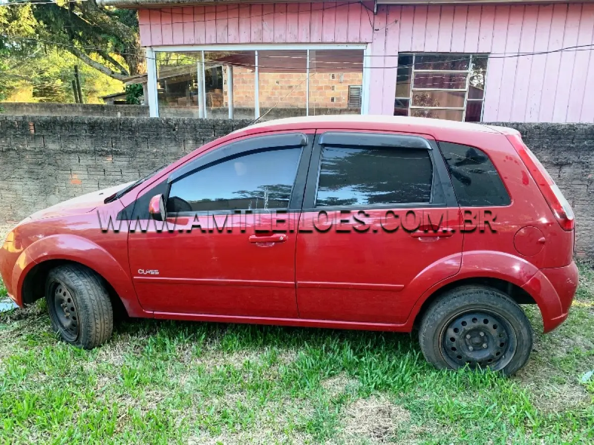 LOTE 006 - Espécie: PASSAGEIRO / Marca: FORD / Modelo: FIESTA 1.6 FLEX, Placa: IQQ8207, Ano /Modelo: 2010, atingido pela enchente.