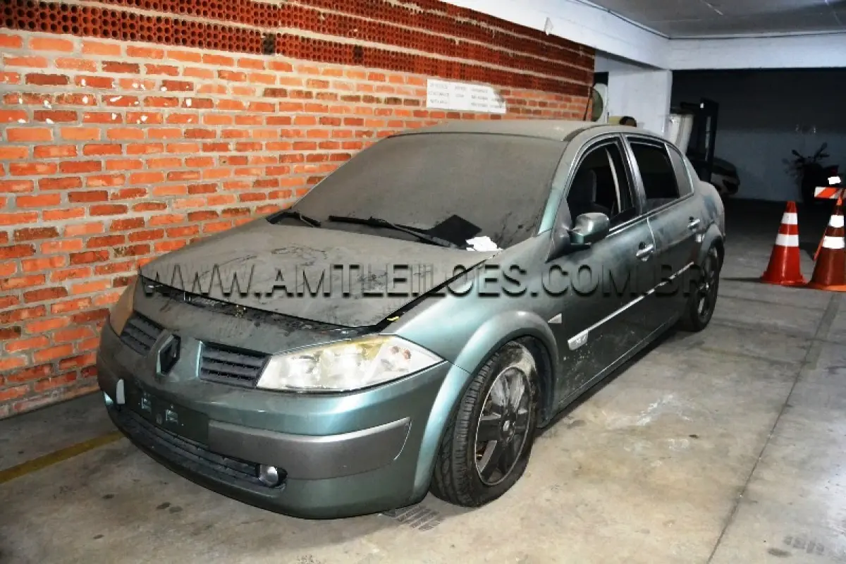 LOTE 013 - Marca:  RENAULT / Modelo:  MEGANESD DYN 16, Placa: AOO9788, Ano/Modelo: 2007.