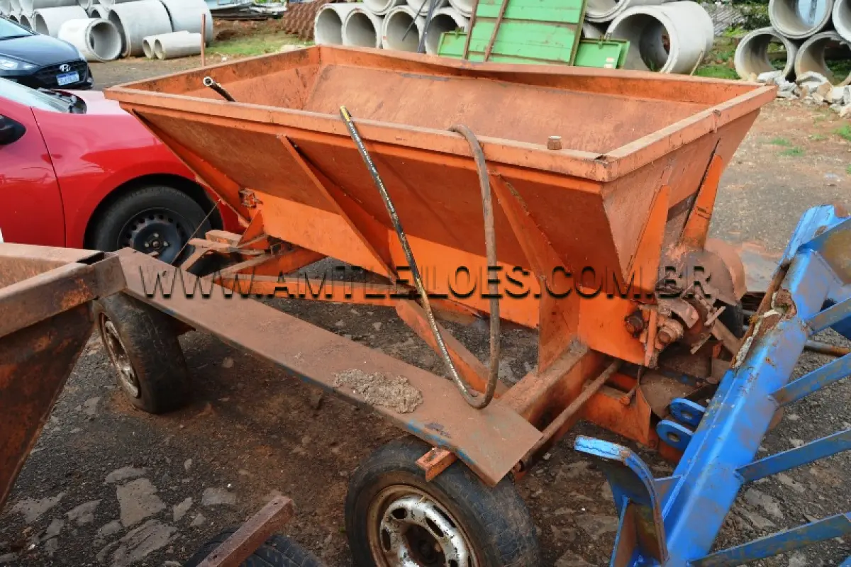 LOTE 009 - MARCA/MODELO:  03 DISTRIBUIDOR DE ADUBO ORGÂNICO E CALCÁRIO,TRAÇÃO ANIMA: AC -09 / AC-10 / AC- 12