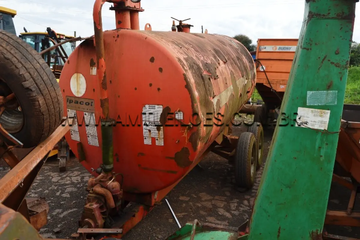 LOTE 010 - MARCA/MODELO:  01 MÁQUINA DE DISTRIBUIDOR DE ADUBO ORGANICO