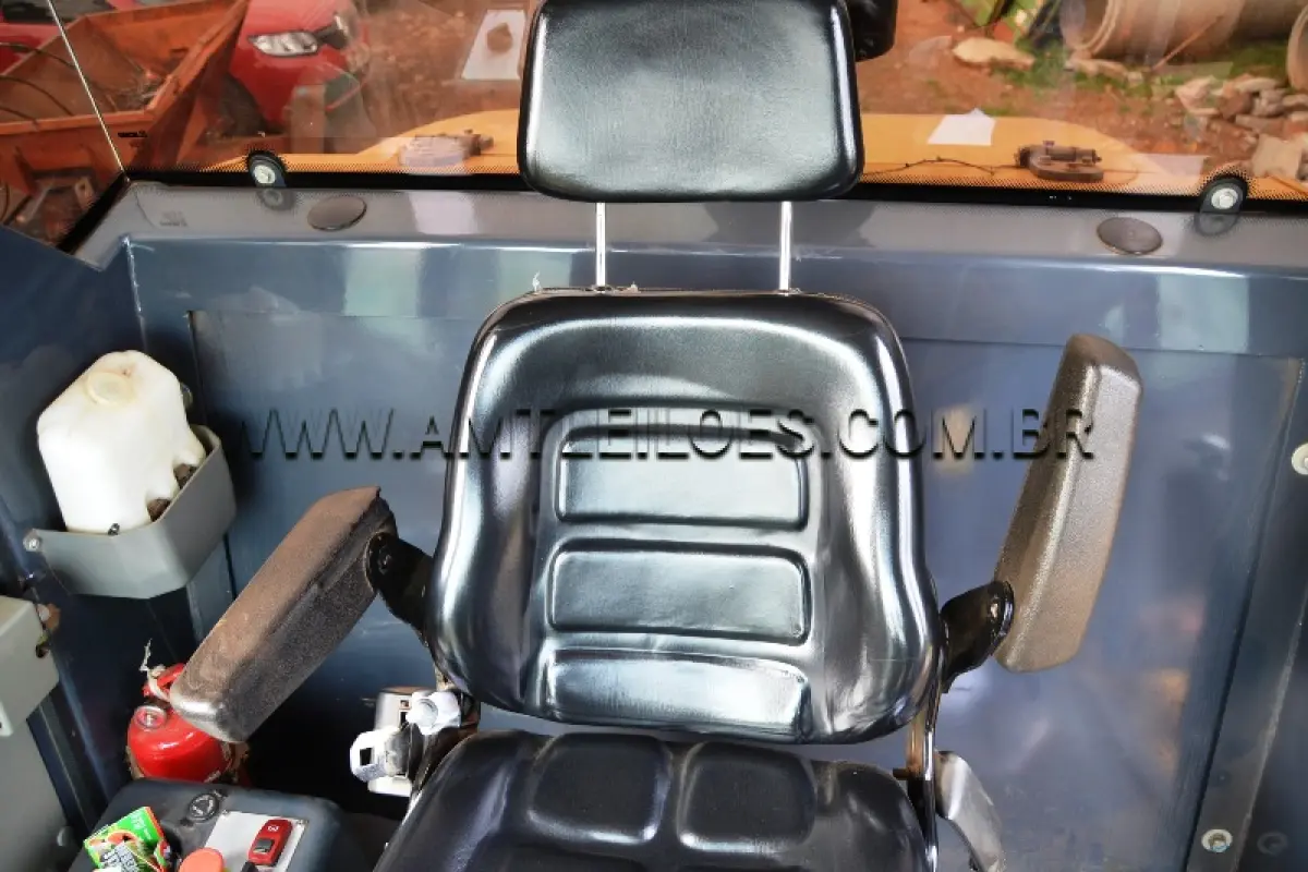 LOTE 005 - MARCA/MODELO: ROLO COMPACTADOR VIBRATÓRIO DE CILINDRO / XCMG, COR: AMARELO, ANO/MODELO: 2023