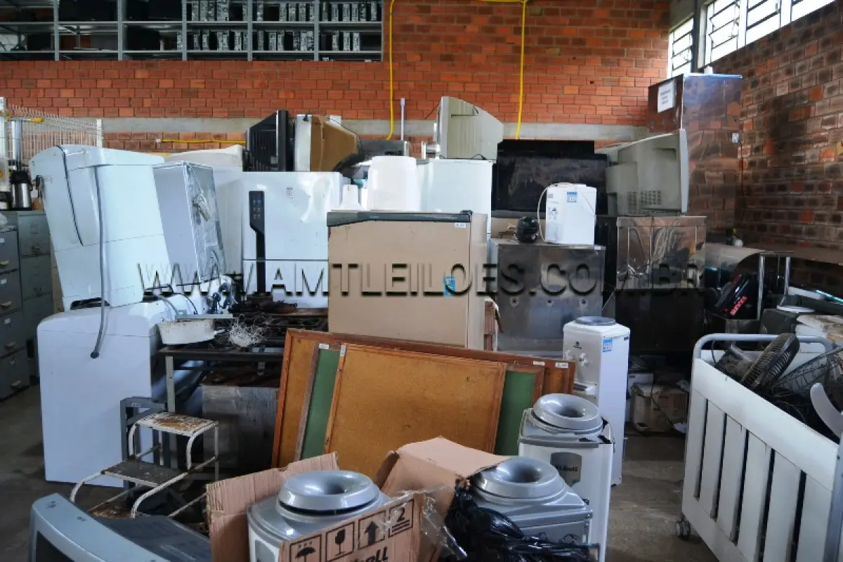 LOTE 027 - LOTE COMPOSTO DE 150 UN. COM  DIVERSOS ELETRODOMÉSTICOS: GELADEIRA, FREEZER, GELADEIRA COMERCIAL, LAVADOURA/SECADOURA DE ROUPAS, FORNO MICRO-ONDAS, FORNO ELÉTRICO, BUFFETS, TELEVISORES, APARELHOS DE DVD/SOM, VENTILADORES, BATEDEIRAS, LIQUIDIFICADOR E MULTIPROCESSADOR.